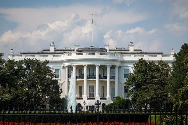 证券配资查询网 最新！特朗普政府又曝安全漏洞，内部敏感文件遭万人共享，包括白宫平面图……