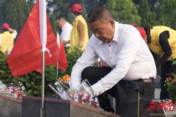 湖南老兵43年千里赴约，以滚烫初心守望战友英烈忠魂